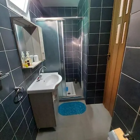 Anna 10 Min Walk From The 3* Larnaca