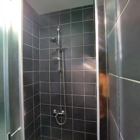 Anna 10 Min Walk From The 3*