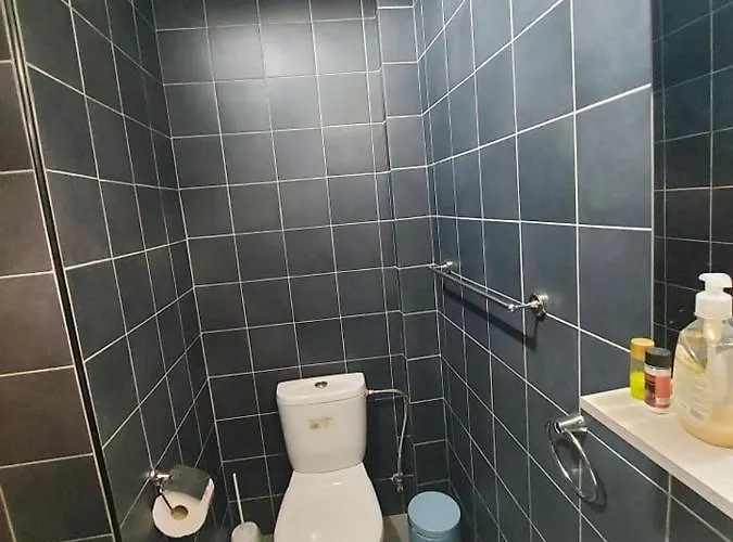 Anna 10 Min Walk From The 3* Larnaca