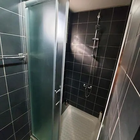 Anna 10 Min Walk From The 3*