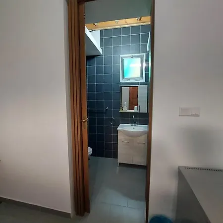 Anna 10 Min Walk From The 3*