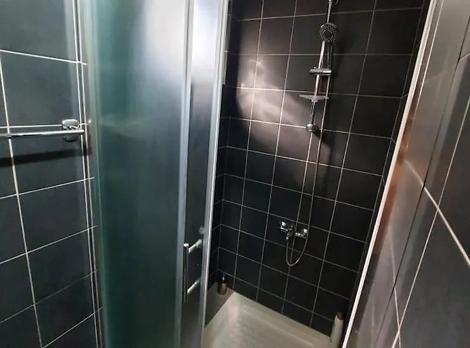 Anna 10 Min Walk From The 3*