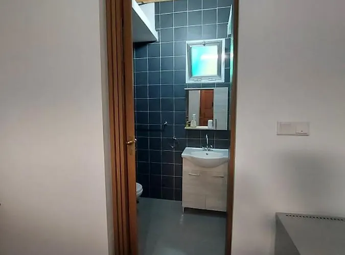 Anna 10 Min Walk From The 3*